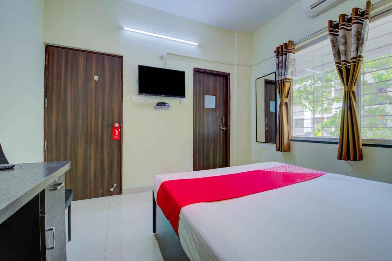 Hotel E Serai Pune Esterno foto
