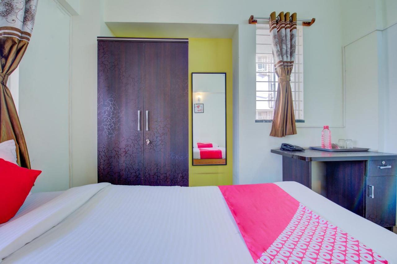 Hotel E Serai Pune Esterno foto