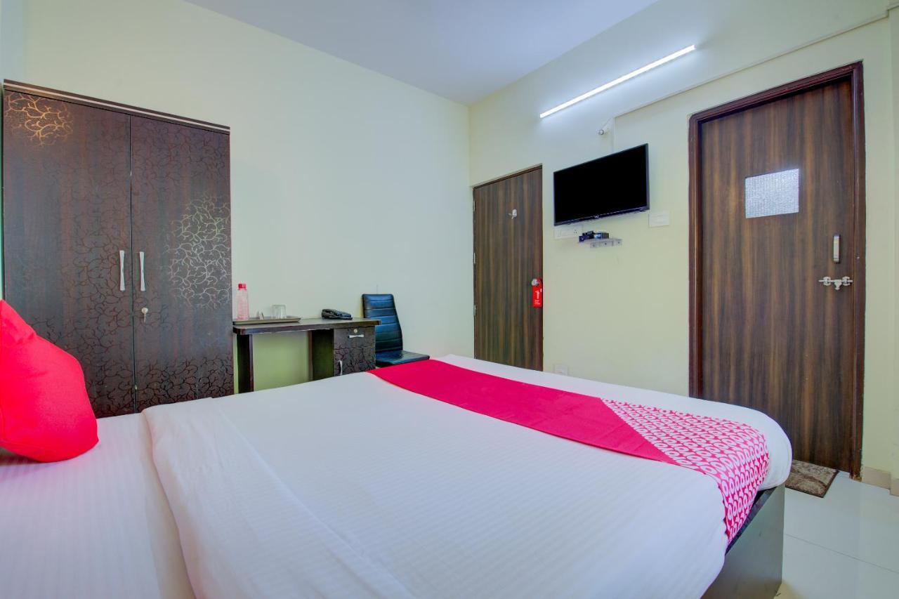 Hotel E Serai Pune Esterno foto