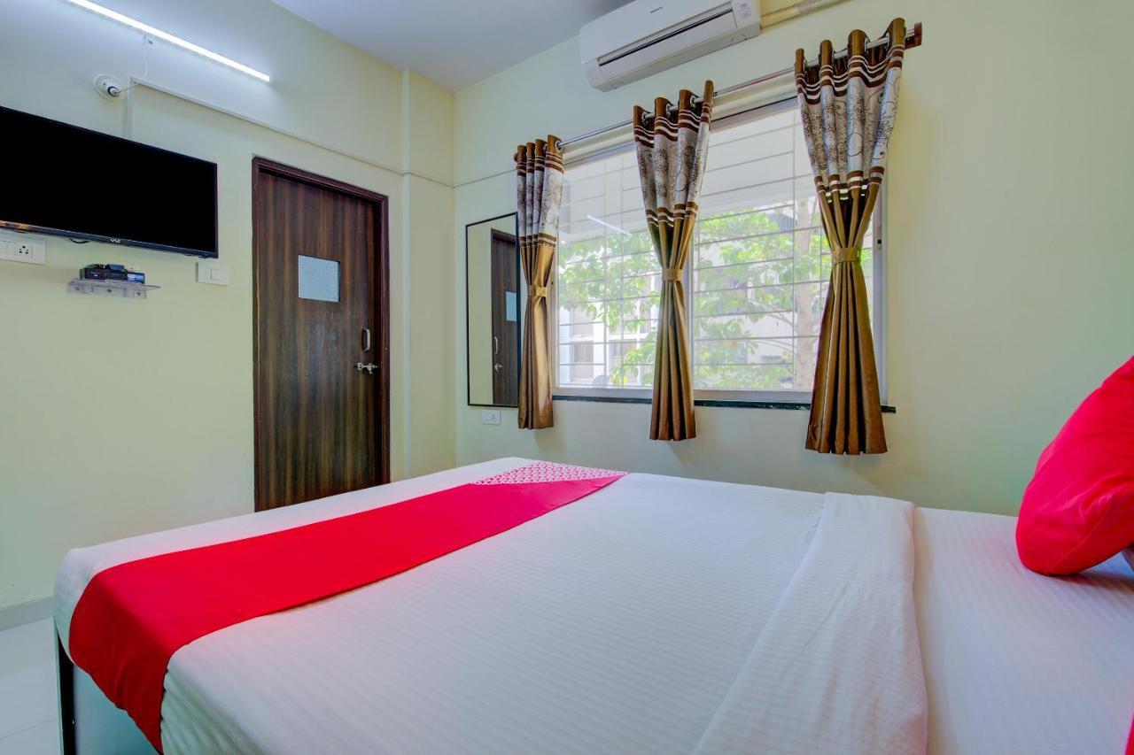 Hotel E Serai Pune Esterno foto